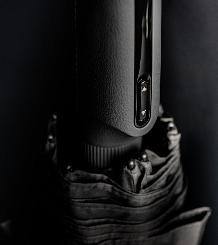 FARE elektrischer Taschenschirm eBrella (schwarz) - aussergewöhnlicher Regenschirm mit elektrischem