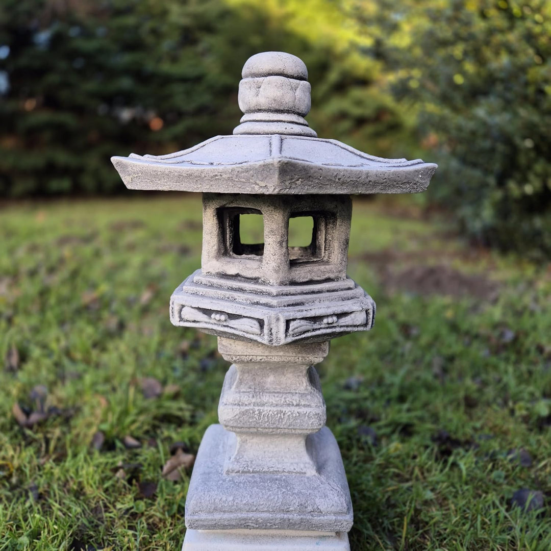 FABRIQ Japanische Laterne Yukimi-Doro 42 cm – Schwarz – Frostbeständige Steinlampe – Asiatische Gart