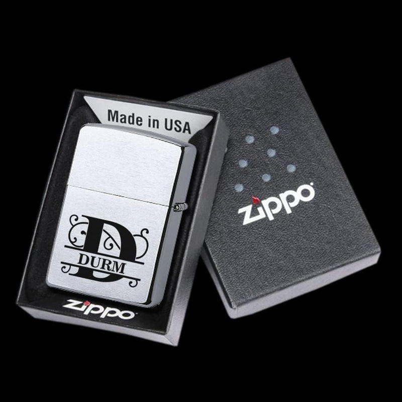 Zippo Benzinfeuerzeug Chrome Brushed personalisiert mit Name und Split Letter Monogramm Gravur Perso