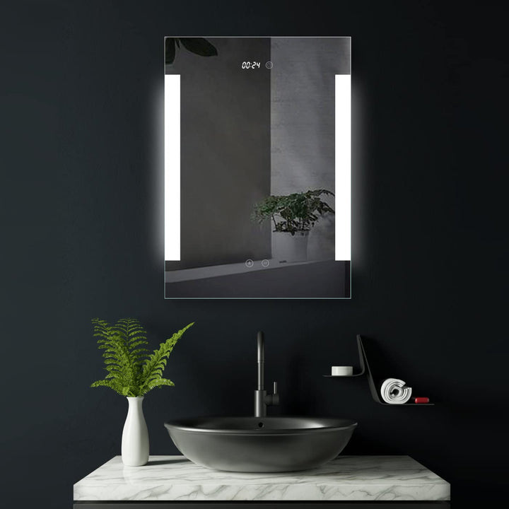 HOKO® LED Bad Spiegel beleuchtet mit Digital Uhr und ANTIBESCHLAG SPIEGELHEIZUNG, Fulda 50x70cm, Bad