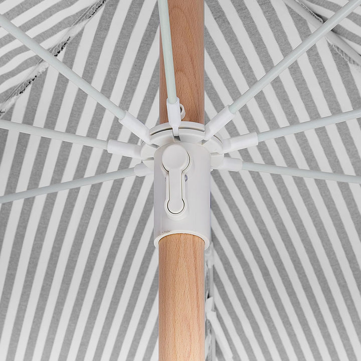 Sonnenschirm mit Volant Regenschutz Holzmast schwarz rund ⌀ 150 cm Boho Mondello