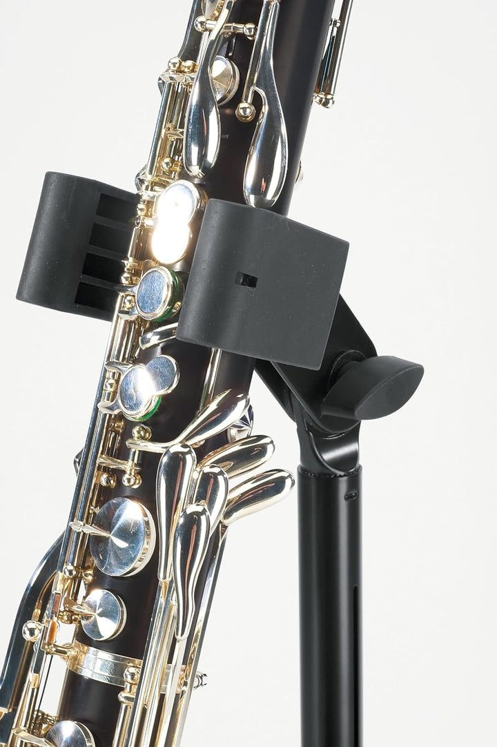 K&M 15060 Bassklarinettenständer Schwarz Stahl - variable Breite, grosse Auflageschale - Höhe bis 12