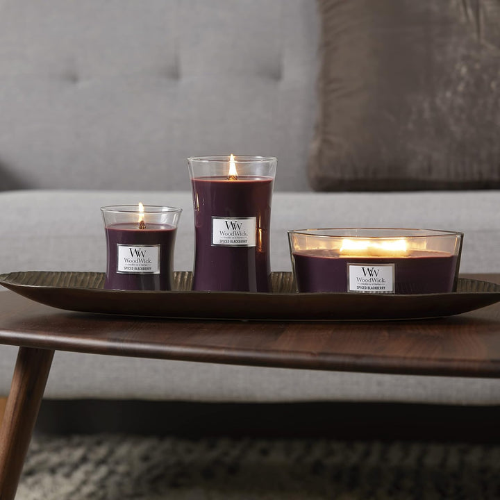 WoodWick mittelgrosse Duftkerze im Sanduhrglas mit knisterndem Docht, Spiced Blackberry, bis zu 60 S