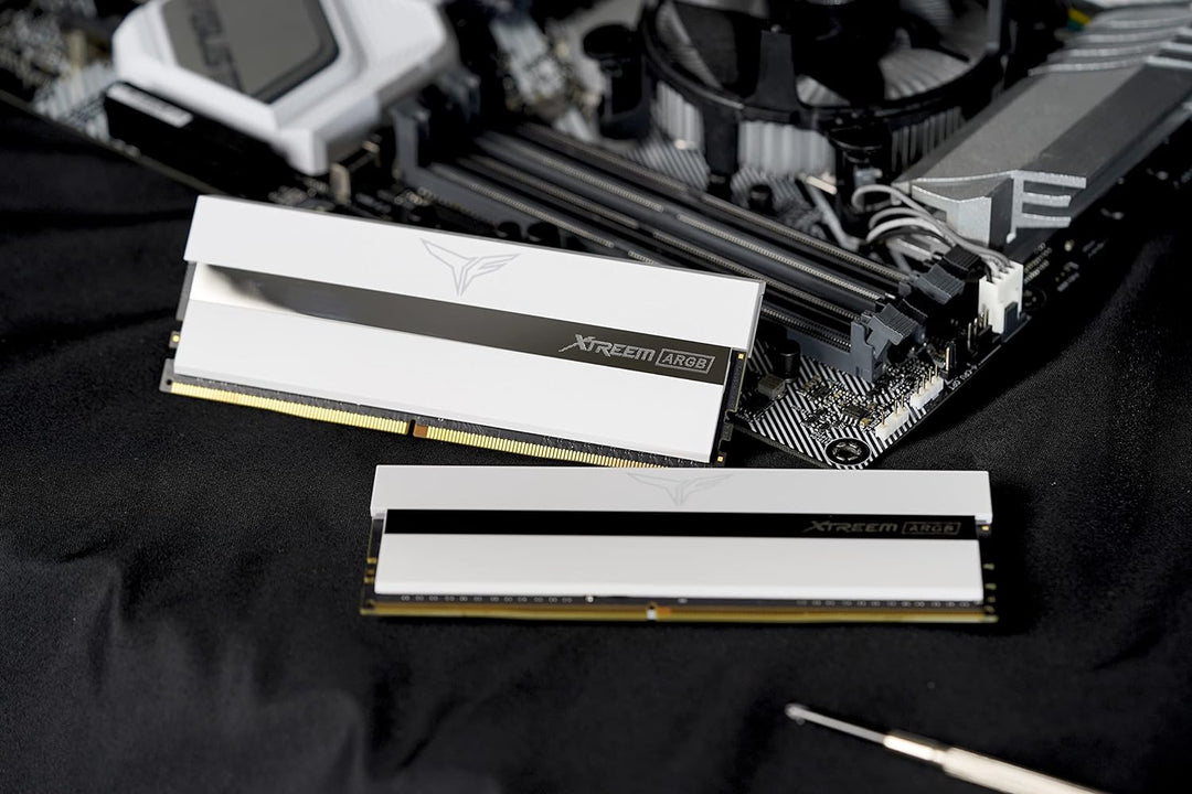 Team Group T-Force Xtreem ARGB, DDR4-3200, CL14-16 GB Dual Kit, weiss 16GB (8GBx2) - 3200MHz C14 XL,