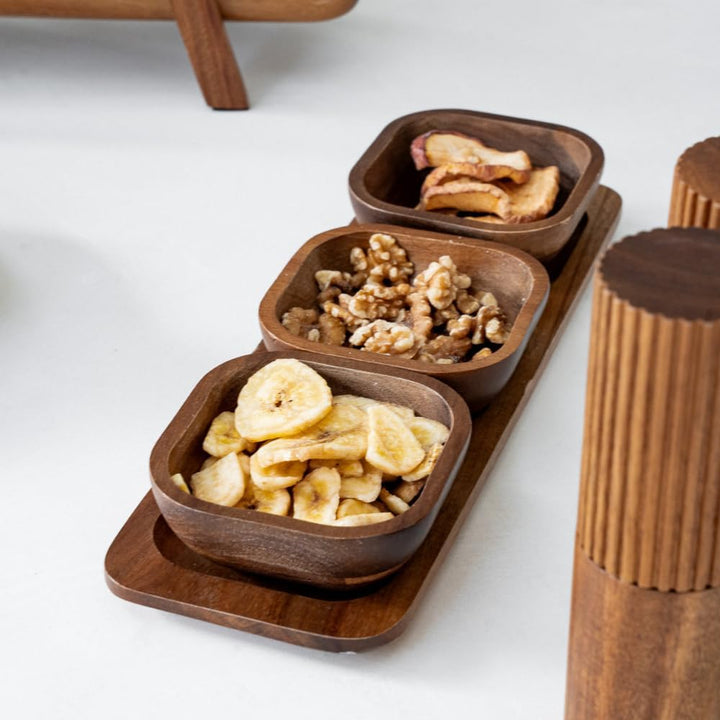 Zoha Handgefertigtes Akazienholz Schalen-Set - 3 Schalen mit Tablett - 33 x 10,8 cm, Naturbelassen f