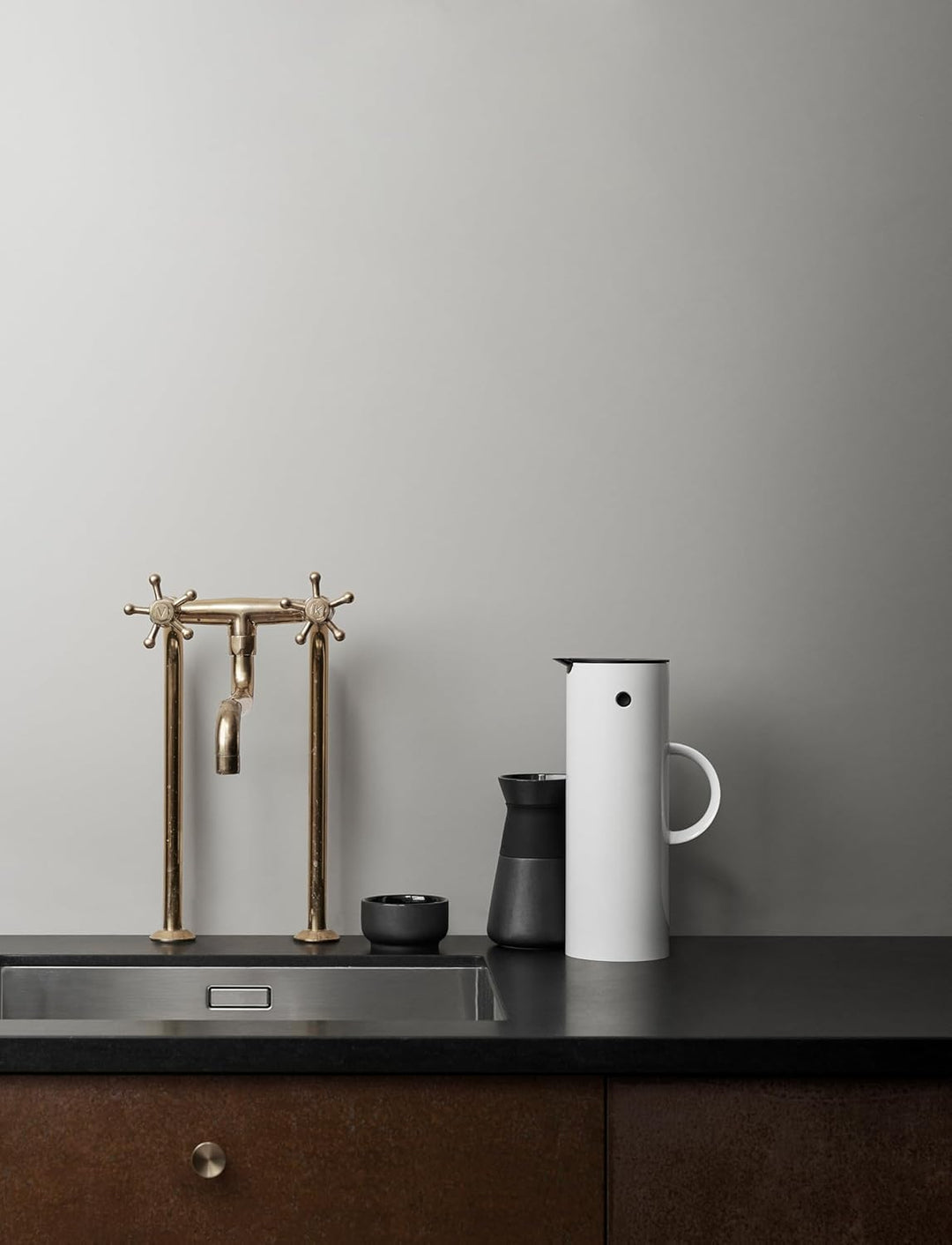 Stelton Isolierkanne EM77 - Doppelwandige Isolierkanne für heisse/kalte Getränke - Tee- & Kaffeekann