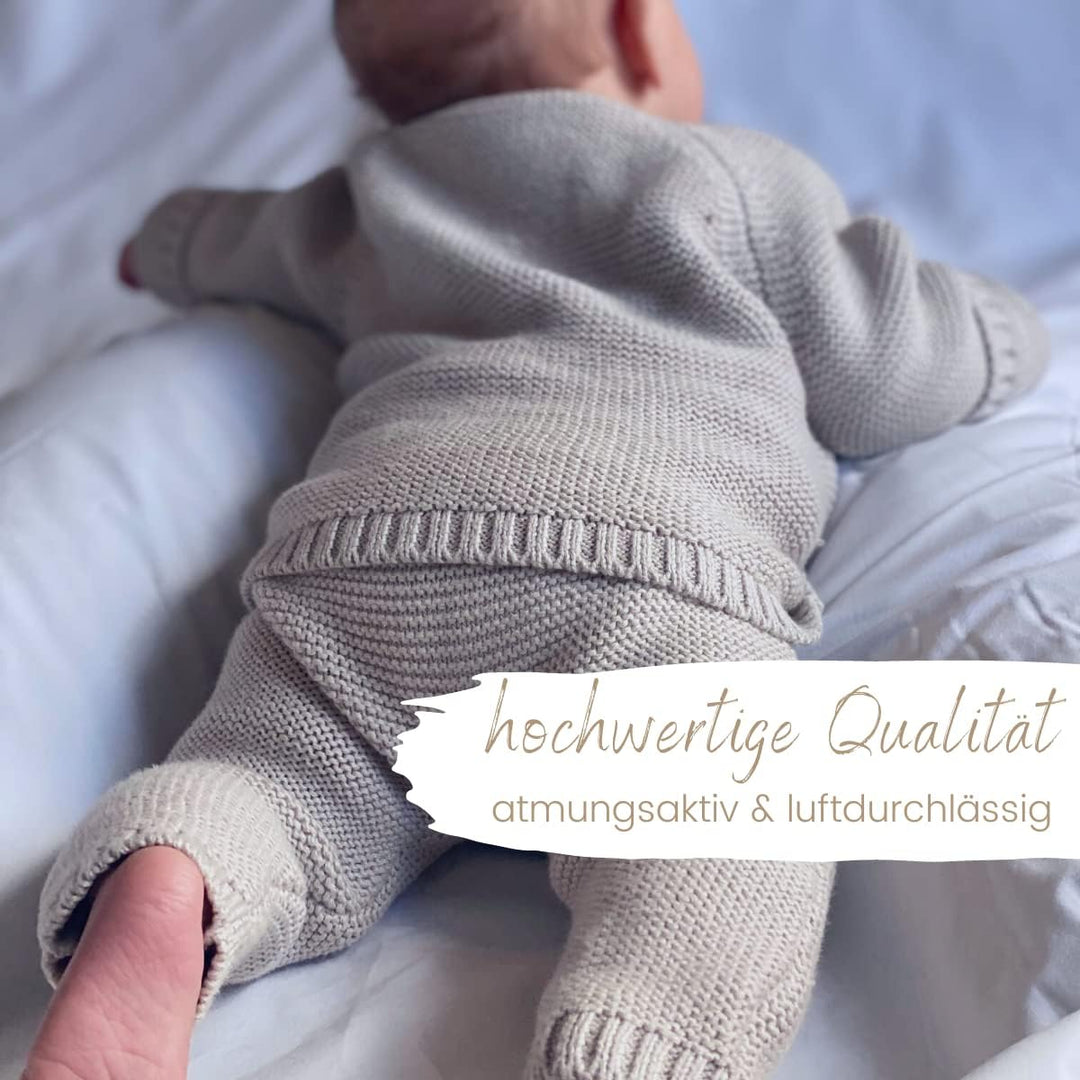 DIKOS® Baby Strickset - warmes grau | Babykleidung aus 100 GOTS% BIO-Baumwolle | Neugeborenen Outfit