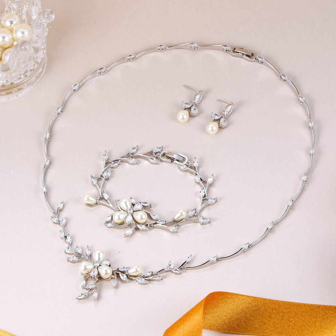 EVER FAITH Zirkon Simulierte Perle Blume Blatt Filigrane Halskette Ohrringe Armband Set Klar Klar Ro