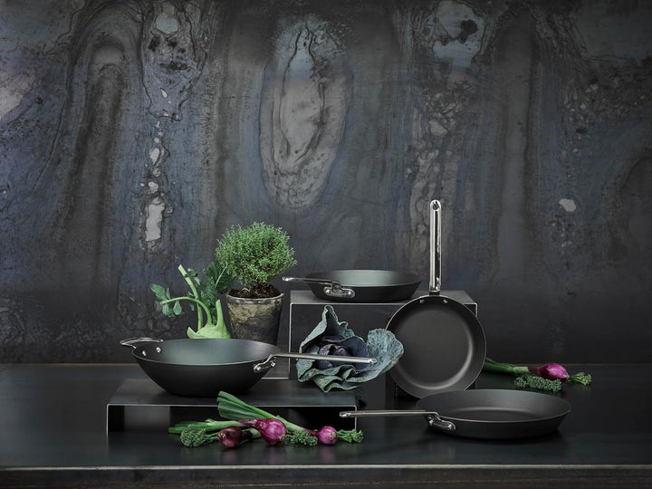SCANPAN Black Iron Wokpfanne 30 cm | Premium Kohlenstoffstahl | Hohe Temperaturbeständigkeit | Multi