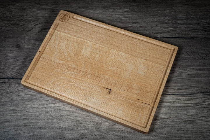 Schneidebrett Holz 100% Eiche Massivholz | Mit Saftrille | Grösse 35x25 cm | Hackbrett Servierbrett