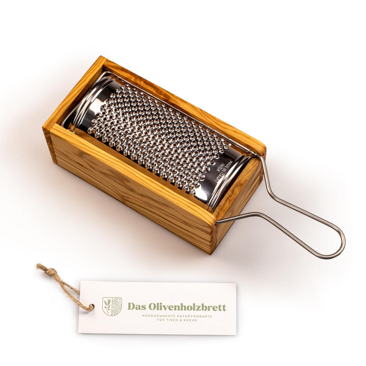 DAS OLIVENHOLZBRETT® Parmesanreibe Hartkäsereibe mit Behälter aus Olivenholz Holz (incl. Reibe 28cm)