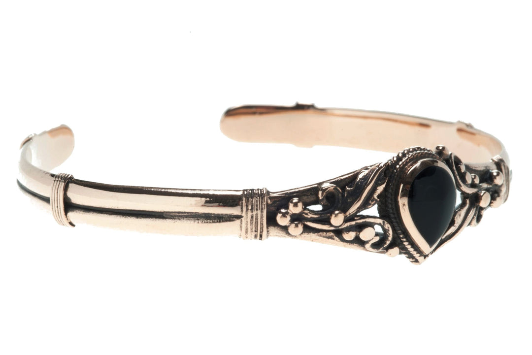 Windalf Damen Armreif Celtic Art Sharon Ø 6.4 cm Bohemian Armschmuck mit Zauberfedern & Onyx Hochwer