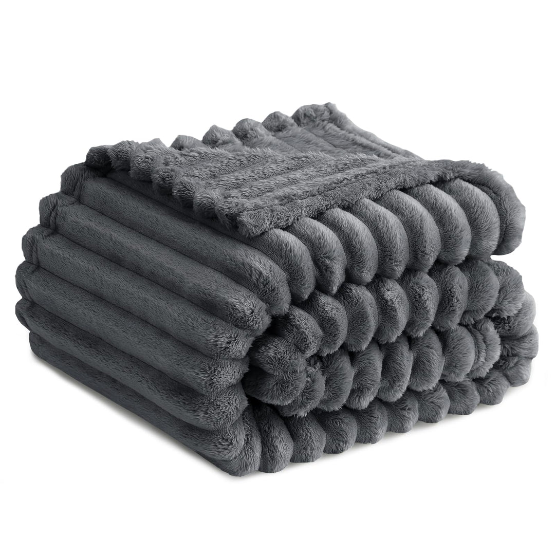 RUIKASI Kuscheldecke Flauschig Decke Grau - 130x150cm Fleecedecke Sofadecke Couchdecke für Wohnzimme