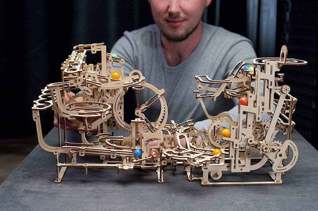 UGEARS DIY-Mechanische Holzkugelbahn - Marble Run 3D Holzpuzzle für Erwachsene - Holzmurmelbahn mit