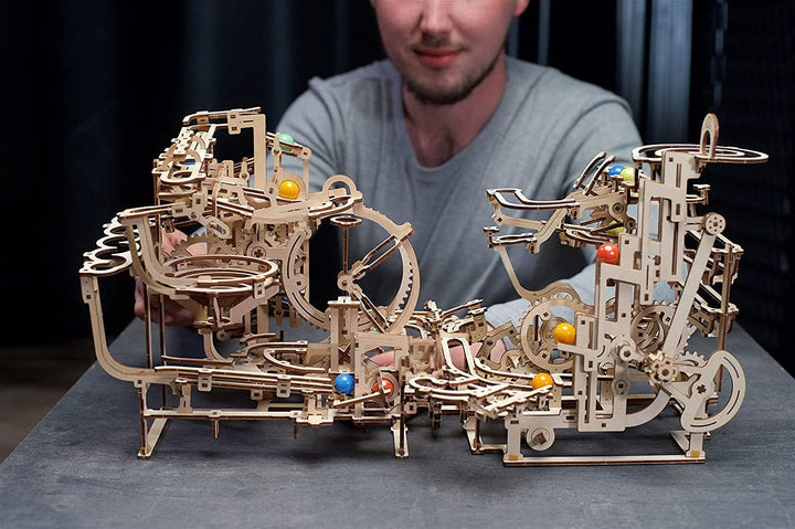 UGEARS DIY-Mechanische Holzkugelbahn - Marble Run 3D Holzpuzzle für Erwachsene - Holzmurmelbahn mit