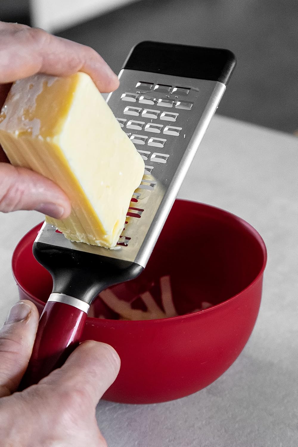 KitchenAid Käsereibe, 2-seitige Reibe aus geätztem Edelstahl mit mittelfeinen Reibelöchern –Empire R