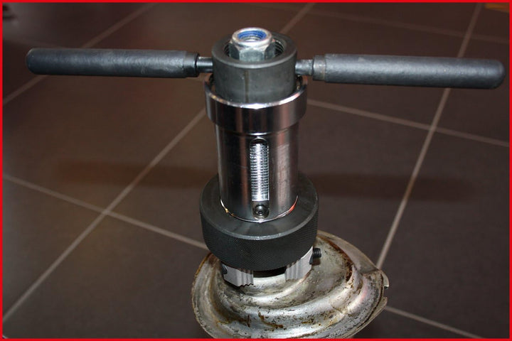 KS Tools 150.9545 Montagehilfe-Satz für Stossdämpfer mit Zuganschlagfeder, 7-teilig