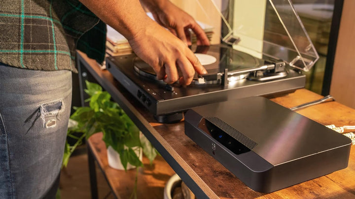 Bluesound Powernode Edge kompakter kabelloser hochauflösender Multiroom Musik-Streamer - Schwarz Bla