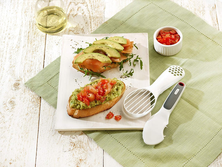 Zyliss E910050 Avocado Schneider, Weiss/Grau, Avocado-Entkerner und-Schneider Kochutensilien, 5 Jahr
