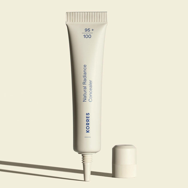KORRES Natural Radiance Concealer Medium 02, cremiger, leichter Concealer mit mittlerer Deckkraft un