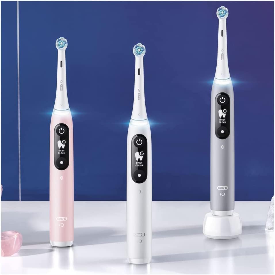 Oral-B iO 6 Elektrische Zahnbürsten, Bluetooth, Weiss und Rosa, 2 Griffe mit schwarzem und weissem D
