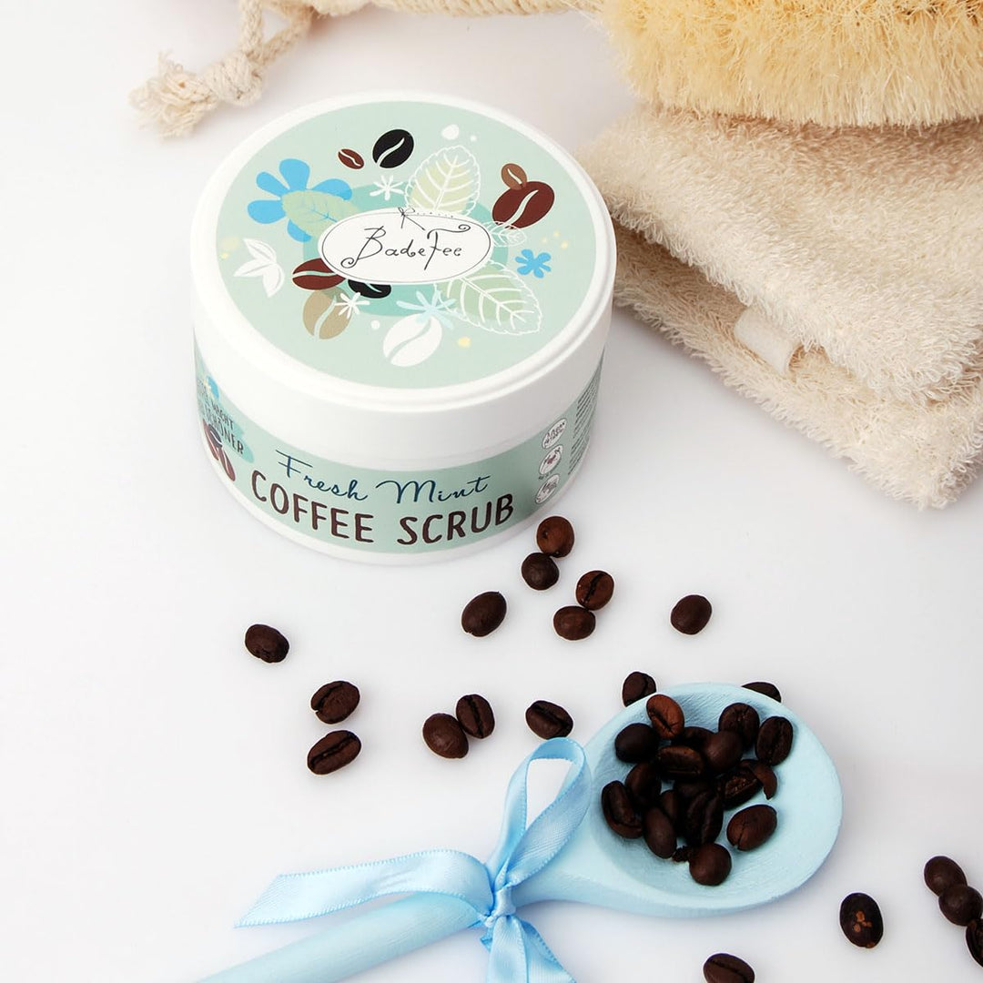 BadeFee - Körperpeeling "Coffee Scrub" (Fresh Mint) 180g - Pflegendes Body Scrub aus gemahlenem Kaff