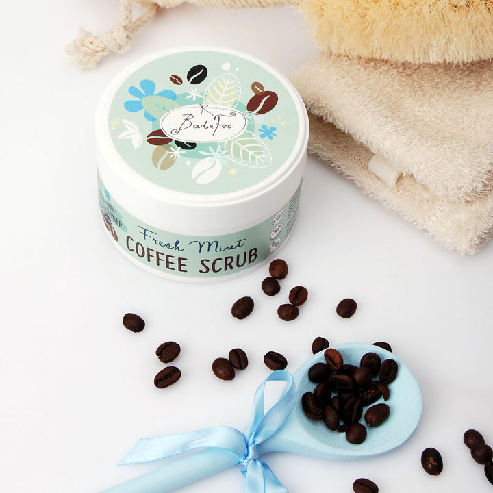 BadeFee - Körperpeeling "Coffee Scrub" (Fresh Mint) 180g - Pflegendes Body Scrub aus gemahlenem Kaff