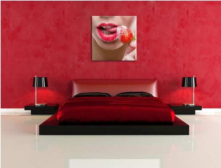 Pixxprint Erdbeere mit Zucker vor Lippen, Format: 70x70 auf Leinwand, 70x70