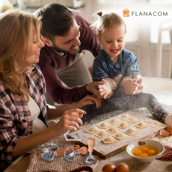 Ravioli Ausstecher Set mit Teigtaschenformer und Teigrädchen - aus hochwertigem Buchenholz und rostf