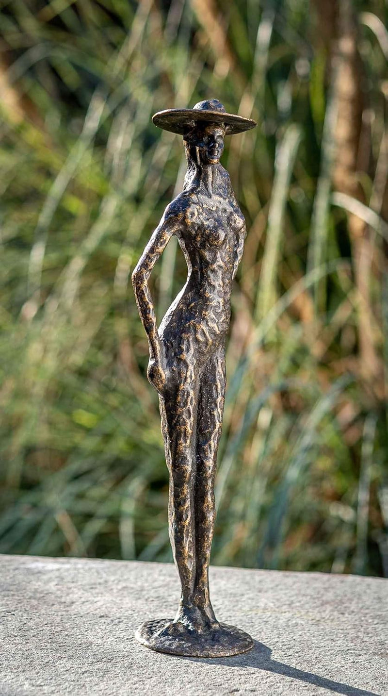 IDYL Bronze-Skulptur Moderne Frau mit Hut | 40x9x11 cm |Bronze-Figur handgefertigt | Gartenskulptur