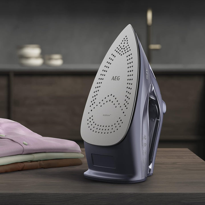 AEG SI6-1-4MN Bügeleisen / 2500 Watt / 200g Dampfstoss / 0-40g Dampf/Min. / Restwärmeanzeige / Siche