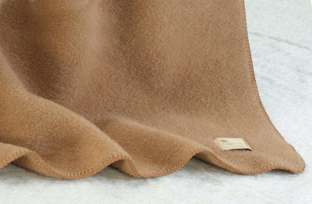 Wohnen & Accessoires GmbH & Co. KG Wolldecke aus 90% Schurwolle und 10% Alpaka in 145x200-220cm umke