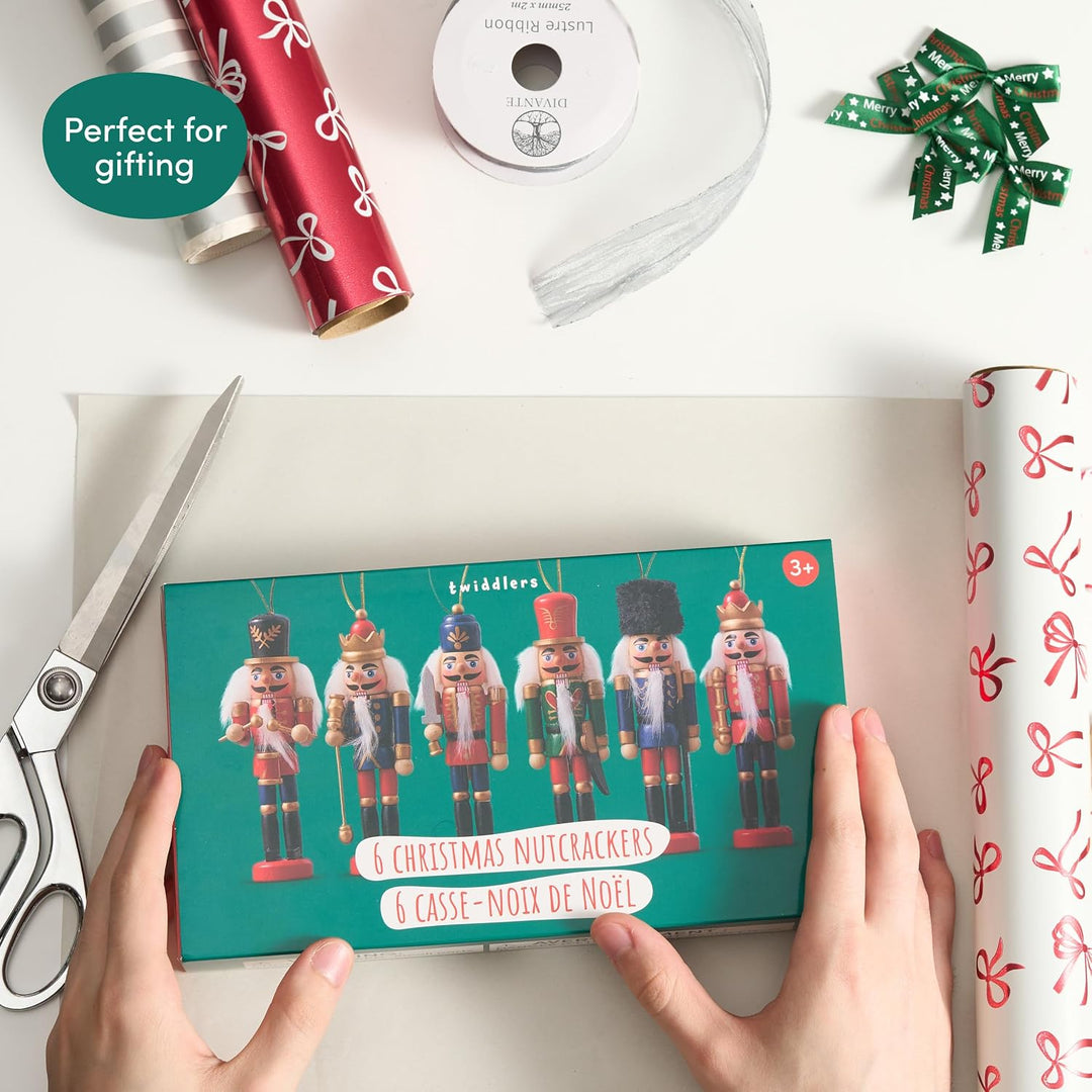 THE TWIDDLERS 6 Traditionelle Weihnachts Nussknacker aus Holz, 13cm - Christbaumschmuck Weihnachtssc
