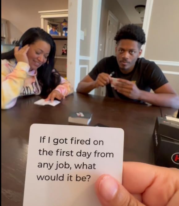 Hot Seat - The Adult Party Game About Your Friends [English Version]