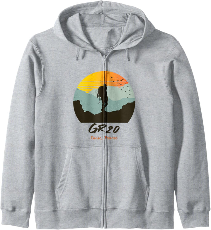 GR20 CORSE, FRANKREICH Weibliche Trekker/Wanderin Kapuzenjacke