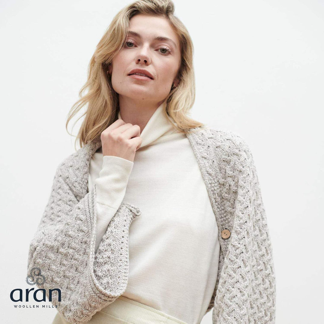 Irischer Aran Poncho Strickponcho Umhang Wollponcho aus 100% Merinowolle für Damen Einheitsgrösse Ge