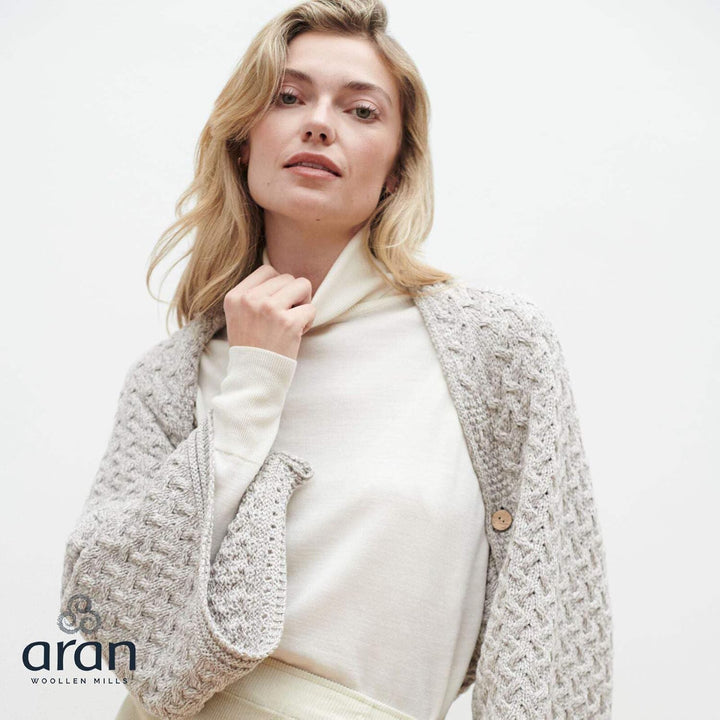 Irischer Aran Poncho Strickponcho Umhang Wollponcho aus 100% Merinowolle für Damen Einheitsgrösse Ge