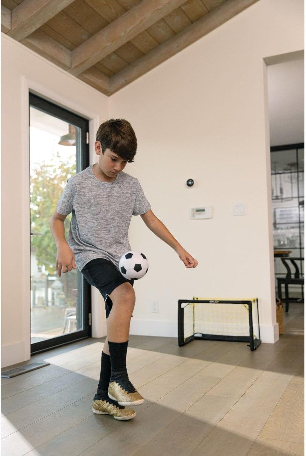 SKLZ Pro Mini-Tor, inklusive 12,7 cm weichem Ball, einfach zu montierender Rahmen, Weiss/Gelb