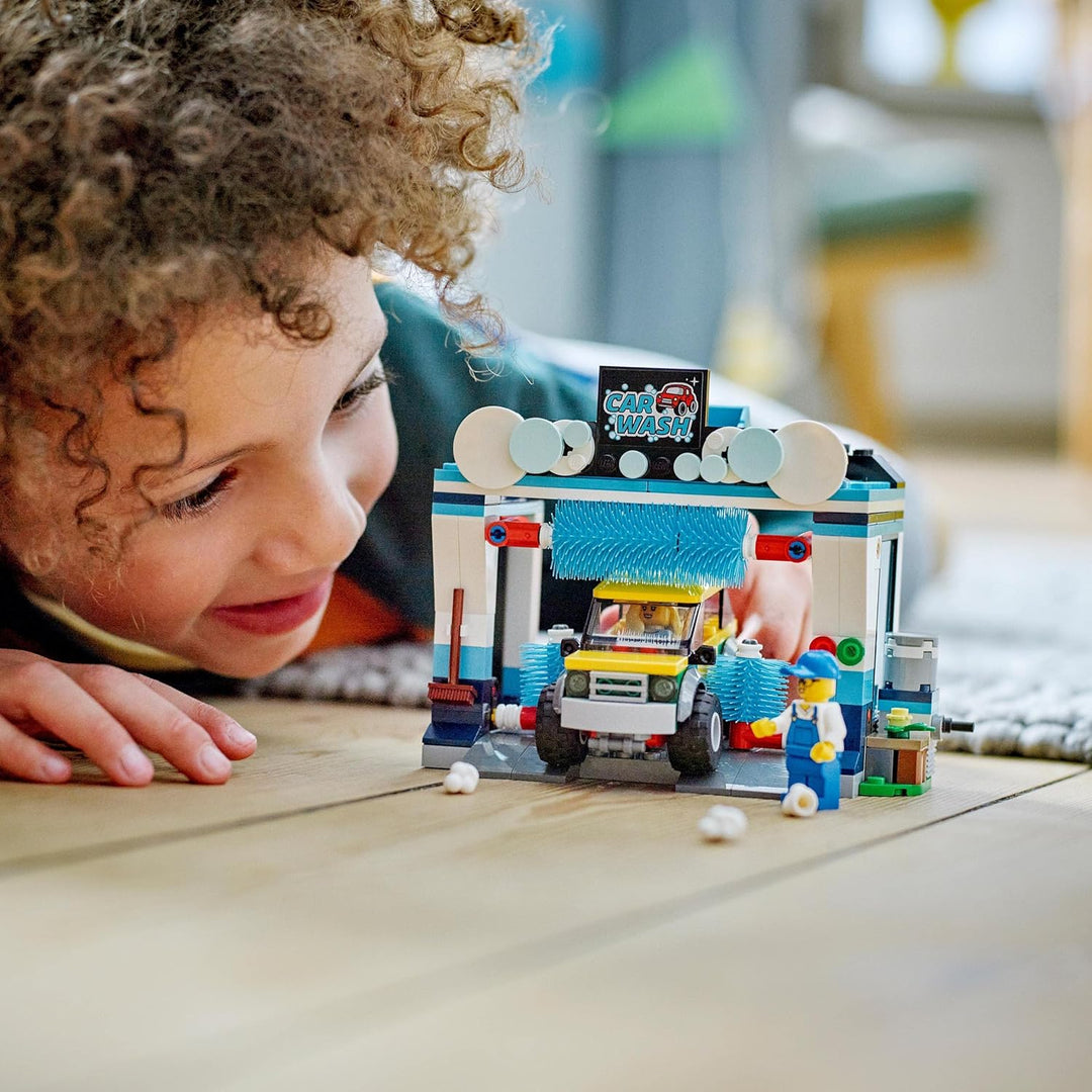 LEGO City Autowaschanlage, Set mit Spielzeugauto für Kinder ab 6 Jahren, Jungen & Mädchen, funktioni