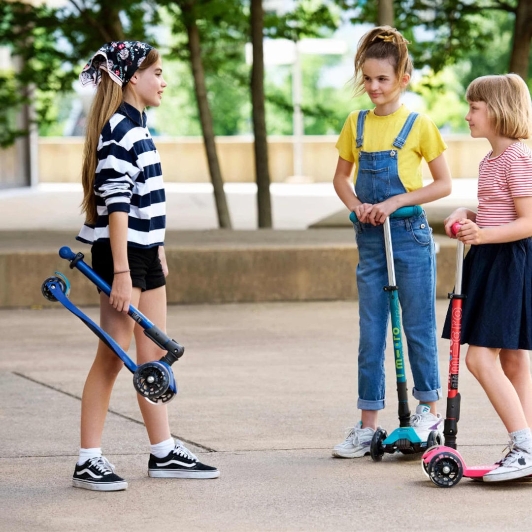 Micro Kickboard Maxi Deluxe Scooter, faltbar, LED, 3 Räder, Lean-to-Steer, Schweizer Design, mit bew