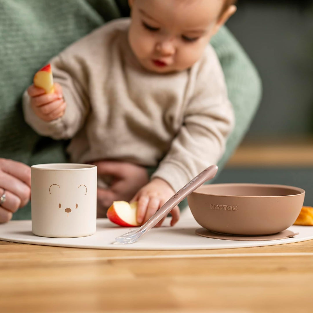 Nattou Silikon-Geschirr für Kinder, 4-tlg., 1 Löffel, 1 Schale mit Deckel, 1 Trinkbecher, 1 Tischset