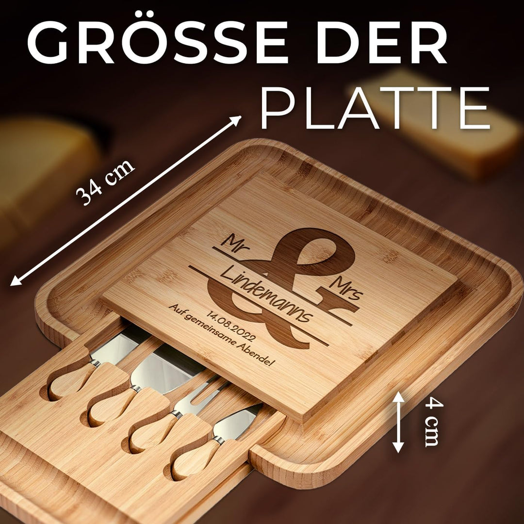Maverton Käsebrett Servierplatte mit Gravur + 4er Käsemesser Set - aus Holz - 34x34cm - Geschenke fü