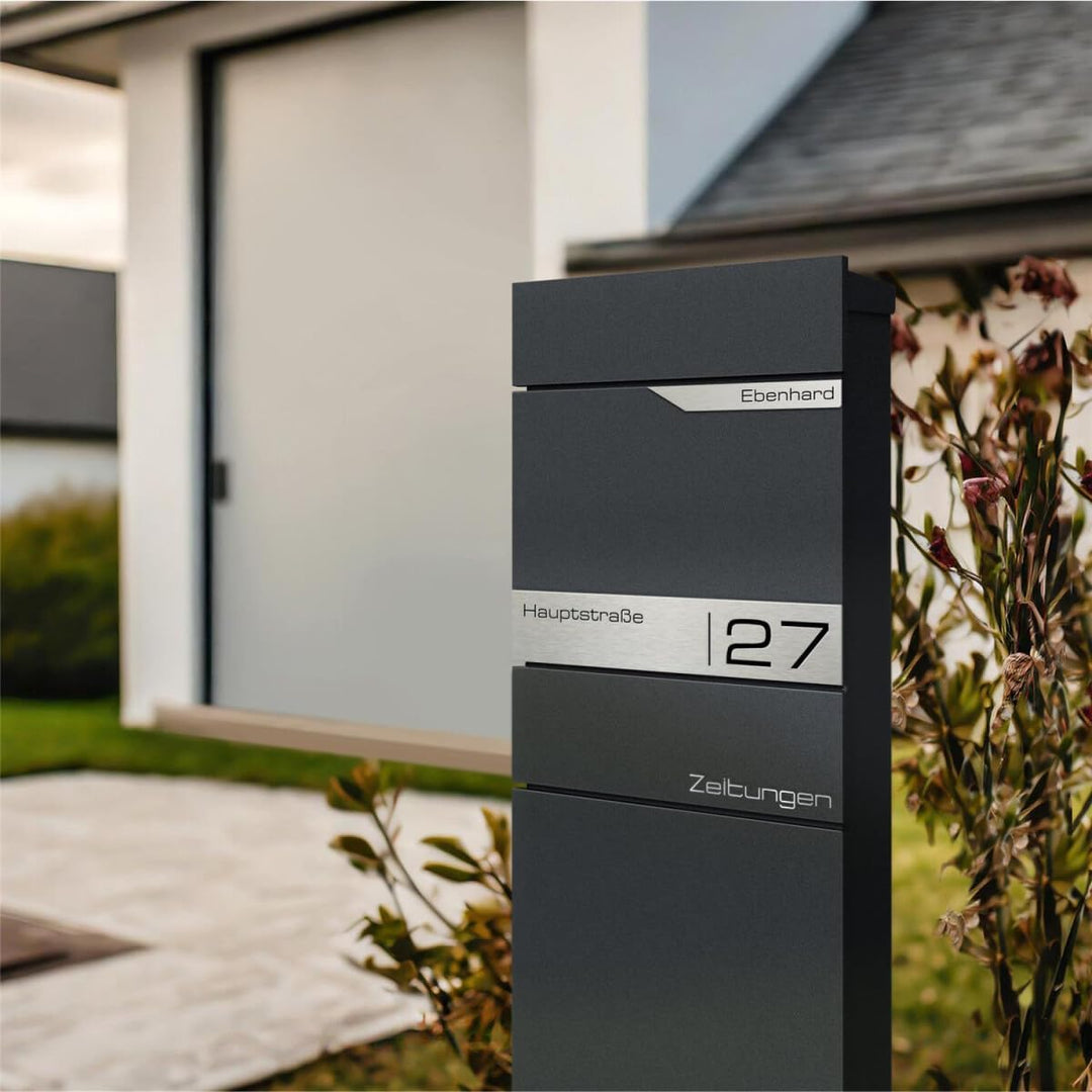 Metzler Standbriefkasten freistehend in Anthrazit RAL 7016 aus Stahl mit Zeitungsfach - personalisie