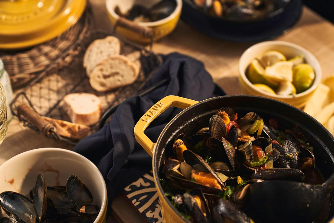 STAUB Cocotte, Gusseisen Bräter, Alle Herdarten inkl Induktion, Rund, 24 cm, 3,8 L, Zitronen-Gelb 24