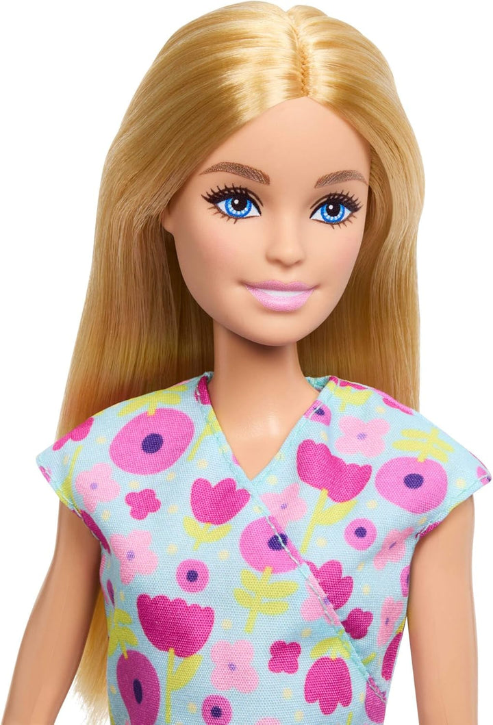 Barbie Karriere Kinderärztin-Spielset mit Blonder Puppe in OP-Bekleidung, 2 Baby-Puppen, Behandlungs