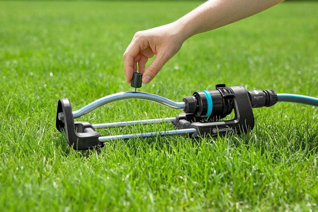 Gardena Ecoline Viereckregner: Rasensprenger zur Bewässerung von Flächen von 90 bis 220 m², Reichwei