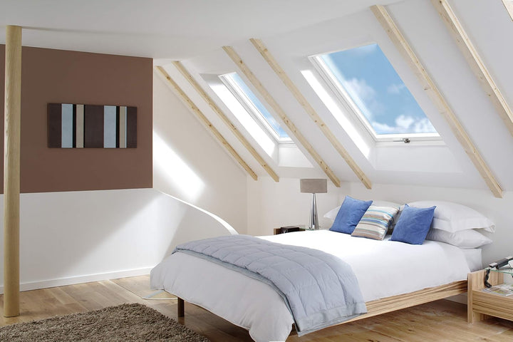 Kunststoff Dachfenster Balio Schwingfenster mit Eindeckrahmen und Rollo (Verdunkelungsrollo) 114x112