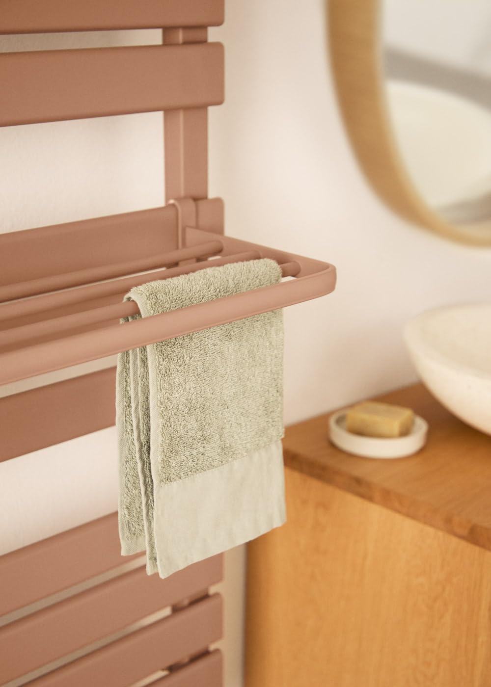 CREATE / WARM Towel 500W / Elektrischer Badheizkörper Mokka mit Regal / 96,9x55x5cm / Für Boden oder