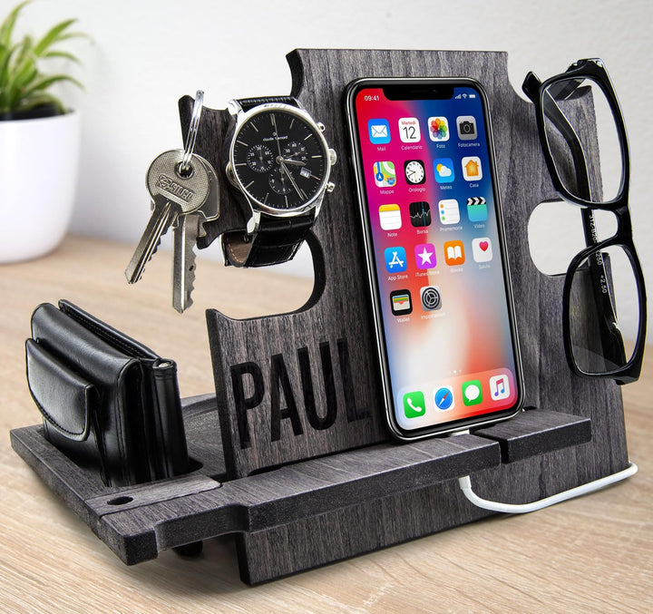 Docking Station personalisiert – Geschenk für Männer Geburtstag – Handyhalterung Organizer aus Holz
