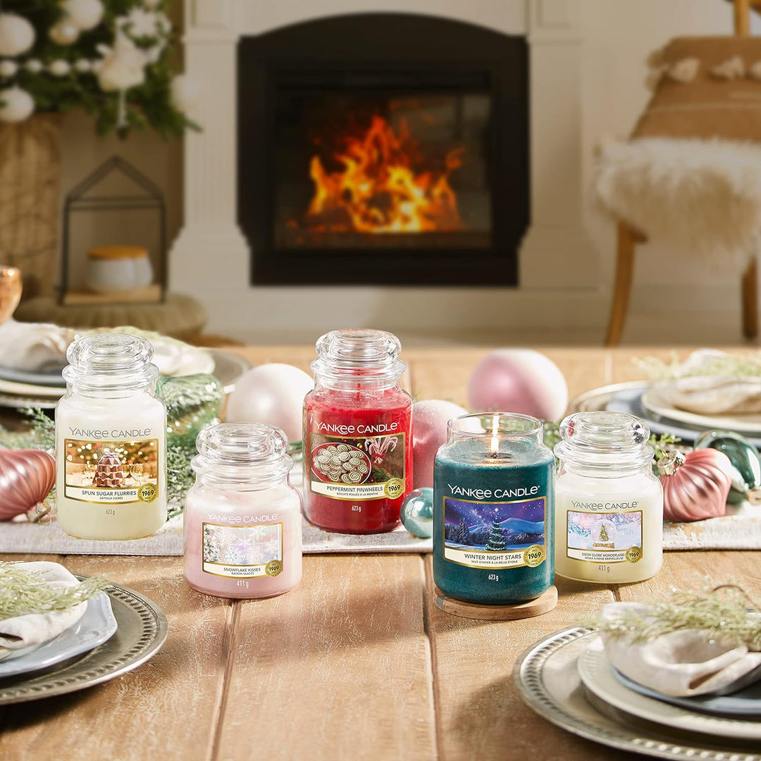 Yankee Candle Geschenkset | 2 mittelgrosse Duftkerzen im Glas | Snow Globe Wonderland Kollektion | P